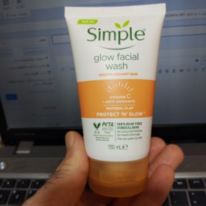 شستشو صورت ویتامین C مدل Glow حجم 150 سیمپل 2.jpg