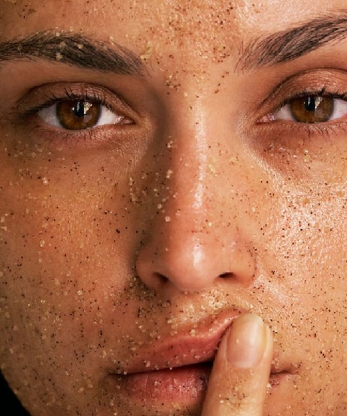 عکس لایه‌برداری پوست بر اساس سن و نوع پوست، بایدها و نبایدها