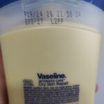 لوسیون بدن ترمیم‌کننده جوی دوسر وازلین Vaseline Dry Skin Repair حجم 400 میلی‌لیتر - تصویر 2