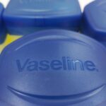 پماد وازلین بلوسیل Vaseline اورجینال مدل Pure Petroleum Jelly حجم 250 میلی