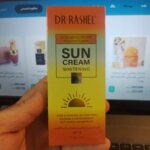 کرم ضدآفتاب SPF75 بی رنگ دکتر راشل ضدلک و کوچک کننده منافذ و سفید کننده پوست صورت - Image 2