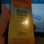 کرم ضدآفتاب SPF75 بی رنگ دکتر راشل ضدلک و کوچک کننده منافذ و سفید کننده پوست صورت - Image 3